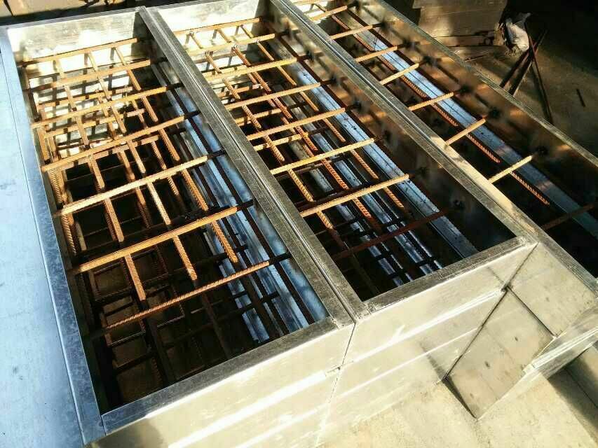 <strong>镀锌包铁盖板</strong>