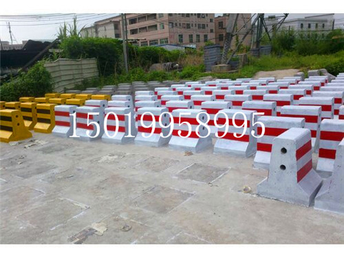 水泥防撞墩