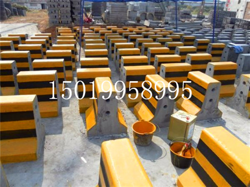 水泥防撞墩